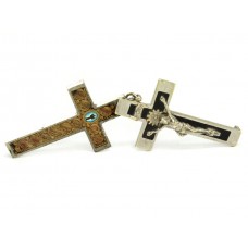 Vechi crucifix relicvar conținând 11 moaște ale unor Sfinți Martiri  | alamă argintată | început de secol XX | Germania Vechi crucifix relicvar conținând 11 moaște ale unor Sfinți Martiri  | alamă argintată | început de secol XX | Germania