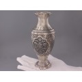 Vază persană din argint decorată prin gravare manuală Qalam Zani | atelier Isfahan | Iran cca. 1930