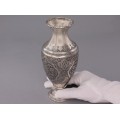 Vază persană din argint decorată prin gravare manuală Qalam Zani | atelier Isfahan | Iran cca. 1930