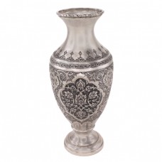 Vază persană din argint decorată prin gravare manuală Qalam Zani | atelier Isfahan | Iran cca. 1930 Vază persană din argint decorată prin gravare manuală Qalam Zani | atelier Isfahan | Iran cca. 1930