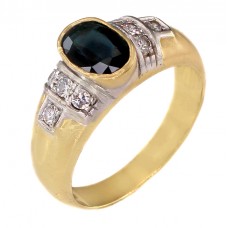 Inel retromodernist din aur galben  și aur alb 18k decorat cu diamante naturale 0.32 ct și safir natural 1.40 ct  | cca.1980 Inel retromodernist din aur galben  și aur alb 18k decorat cu diamante naturale 0.32 ct și safir natural 1.40 ct  | cca.1980