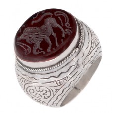 Vechi inel persan din argint  decorat cu o impresionantă camee intaglio sculptată în carneol natural | Afganistan  Vechi inel persan din argint  decorat cu o impresionantă camee intaglio sculptată în carneol natural | Afganistan