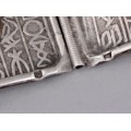 Remarcabilă brățară egipteană din argint decorată cu anturaje de sticlă Hebron | Egipt cca, 1930