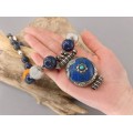 Impresionant colier etnic tibetan din argint & lapis lazuli , turcoaz natural și bachelită  accesorizat cu o impresionantă amuletă Gau | Nepal cca.1950