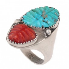 Inel etnic amerindian din argint decorat cu turcoaz și coral natural sculptat | artizan Loyolita Othole | Statele Unite cca.1970 Inel etnic amerindian din argint decorat cu turcoaz și coral natural sculptat | artizan Loyolita Othole | Statele Unite cca.1970