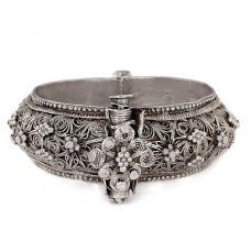 Veche brățară etnică sinhaleză manufacturată în argint filigranat | Sri Lanka - British Ceylon cca.1900 Veche brățară etnică sinhaleză manufacturată în argint filigranat | Sri Lanka - British Ceylon cca.1900