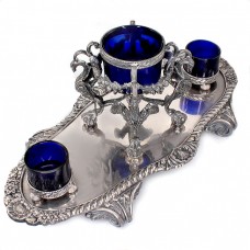 Centru de masă Historismus de perioadă victoriană | alamă argintată & sticlă cobalt |  atelier James Dikens & Sons | Marea Britanie cca.1880 Centru de masă Historismus de perioadă victoriană | alamă argintată & sticlă cobalt |  atelier James Dikens & Sons | Marea Britanie cca.1880
