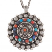 Colier cu amuletă tibetană  din argint decorată cu turcoaze, lapis lazuli și coral natural | Nepal cca.1960