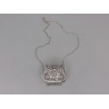 Colier accesorizat cu un remarcabil pandant locket din argint filigranat stilizat sub forma unei poșete | China cca.1925