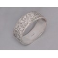 Brațară bangle Victorian Revival din argint decorat prin gravare manuală | Marea Britanie 1973