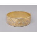 Brățară bangle din argint aurit decorat prin gravare manuală și repousse | Danemarca  cca.1960