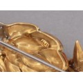 Broșă vintage din aur galben și aur alb 18k decorată cu diamante 0.44 ct și email champleve | atelier Carlo Barberis cca.1955