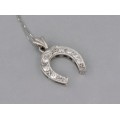 Colier din aur alb 18k cu pandant porte-bonheur Potcoavă decorată cu diamante naturale 0.33CT | Italia cca.1980