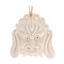 Impresionant pandant amuletic sino-tibetan Mahakala sculptat în os natural | anou din aur 14K | Nepal cca. 1950