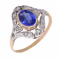 Inel Art Deco din aur galben 14 k decorat cu diamante naturale montate în argint și safir faux | în cutia originală de prezentare | Marea Britanie cca.1930 Inel Art Deco din aur galben 14 k decorat cu diamante naturale montate în argint și safir faux | în cutia originală de prezentare | Marea Britanie cca.1930