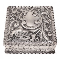 Casetă victoriană din argint pentru bijuterii | atelier William Comyns - Londra | anul 1886 Casetă victoriană din argint pentru bijuterii | atelier William Comyns - Londra | anul 1886