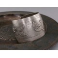 Remarcabilă brățară cuff amerindiană Kalinago manufacturată în argint | Caraibe - Trinidad cca.1960