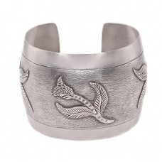 Remarcabilă brățară cuff amerindiană Kalinago manufacturată în argint | Caraibe - Trinidad cca.1960 Remarcabilă brățară cuff amerindiană Kalinago manufacturată în argint | Caraibe - Trinidad cca.1960