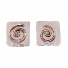 Cercei design contemporan manufacturați în argint martelat și decorați cu spirale de cupru