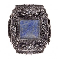 Opulentă brățară etnică amazigh manufacturată în argint și lapis lazului natural | Algeria cca. 1920 Opulentă brățară etnică amazigh manufacturată în argint și lapis lazului natural | Algeria cca. 1920