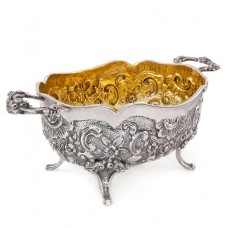 Bombonieră din argint elaborată în stil neo-rococo | interior aurit | atelier Cella Antonio Francesco |  cca.1945  Bombonieră din argint elaborată în stil neo-rococo | interior aurit | atelier Cella Antonio Francesco |  cca.1945