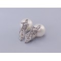 Cercei statement Art Deco Inspired din aur alb 18k decorați cu diamante 0.94 CT și perle naturale South Sea 