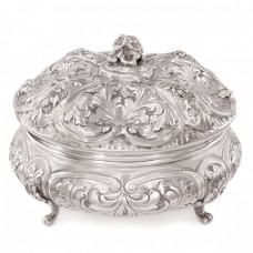Remarcabilă bombonieră neo-rococo din argint | interior aurit | Italia cca.1945 Remarcabilă bombonieră neo-rococo din argint | interior aurit | Italia cca.1945