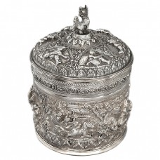 Veche casetă burmeză pentru mirodenii decorată prin gravare manuală și repousse | Myanmar cca.1900 Veche casetă burmeză pentru mirodenii decorată prin gravare manuală și repousse | Myanmar cca.1900