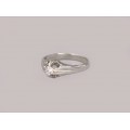 Inel solitaire din aur alb 18 k decorat cu diamant natural 0.22 CT | cca.1945