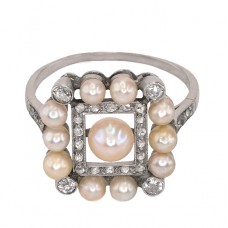 Inel Art Deco din aur alb 18k și platină decorat cu diamante  și perle naturale |  Franța cca.1925 Inel Art Deco din aur alb 18k și platină decorat cu diamante  și perle naturale |  Franța cca.1925