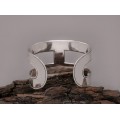 Brățară cuff din argint decorată prin gravare cu motive tradiționale românești | colecția Ancient Symbols by ArtAntik