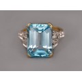 Spectaculos inel cocktail retromodernist din aur galben și aur alb 18k decorat cu diamante și topaz natural 14.15 ct