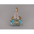 Spectaculos inel cocktail retromodernist din aur galben și aur alb 18k decorat cu diamante și topaz natural 14.15 ct