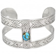 Brățară cuff din argint decorată prin gravare cu motive tradiționale românești & turcoaz natural | colecția Ancient Symbols by ArtAntik Brățară cuff din argint decorată prin gravare cu motive tradiționale românești & turcoaz natural | colecția Ancient Symbols by ArtAntik