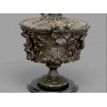 Pereche de urne Rococo din bronz după Claude Michael Clodion | soclu din marmură | Franța cca. 1870