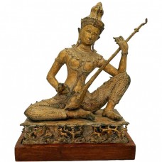 Veche statuetă Saraswati din bronz patinat dore | postament din lemn de tec |  Regatul Siam - Thailanda  cca.1940  Veche statuetă Saraswati din bronz patinat dore | postament din lemn de tec |  Regatul Siam - Thailanda  cca.1940