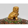 Urnă din bronz emailat cloisonne și aurit dore | Foo Dog Ginger Jar | perioadă Chiang Kai - China cca.1940