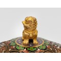 Urnă din bronz emailat cloisonne și aurit dore | Foo Dog Ginger Jar | perioadă Chiang Kai - China cca.1940