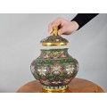 Urnă chinezescă din bronz emailat cloisonne și aurit dore | Foo Dog Ginger Jar | perioadă Chaing Kai cca 1940