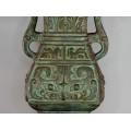 Monumentală veioză din bronz patinat verdigris în stil arhaic chinezesc HU 