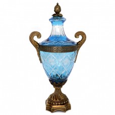 Vază cu capac elaborată sub forma unei urne în stil Louis XV din cristal albastru și aliaj de bronz patinat | atelier Paris Royal | Franța cca.1960 Vază cu capac elaborată sub forma unei urne în stil Louis XV din cristal albastru și aliaj de bronz patinat | atelier Paris Royal | Franța cca.1960