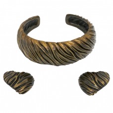 Demi-parure Yves Saint Laurent compus din brățară cuff și cercei statement | New Old Stock | Franța anii '80 Demi-parure Yves Saint Laurent compus din brățară cuff și cercei statement | New Old Stock | Franța anii '80