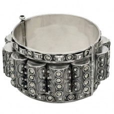 Remarcabilă brățară bangle Art Deco din argint incrustat cu marcasite | British Raj cca.1930 Remarcabilă brățară bangle Art Deco din argint incrustat cu marcasite | British Raj cca.1930