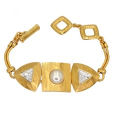Brățară retro Yves Saint Laurent | metal placat cu aur galben |  cristale Swarovski & perlă faux  Brățară retro Yves Saint Laurent | metal placat cu aur galben |  cristale Swarovski & perlă faux
