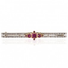 Broșă Art Deco din platină și aur 18k decorată cu diamante naturale și rubine sinteză | cca.1930 Broșă Art Deco din platină și aur 18k decorată cu diamante naturale și rubine sinteză | cca.1930