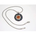 Colier etnic sino-tibetan accesorizat cu impresionantă amuletă Mandala | argint emailat & coral natural | Uttar Pradesh cca.1940 