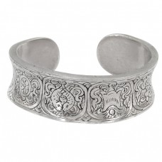 Brățară etnică decorată prin gravare manuală cu cele 8 simboluri ale auspiciilor tibetane  Brățară etnică decorată prin gravare manuală cu cele 8 simboluri ale auspiciilor tibetane
