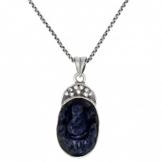 Colier din argint accesorizat cu o veche amuletă indiană Ganesha sculptată în safir natural  Colier din argint accesorizat cu o veche amuletă indiană Ganesha sculptată în safir natural
