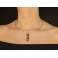 Choker din argint accesorizat cu o veche amuletă Figa sculptată în carneol natural