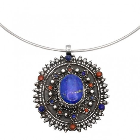 Colier choker din argint accesorizat cu veche amuletă Mandala decorată cu lapis lazuli și coral natural